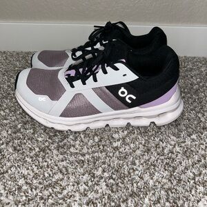 On Running Women's Cloudrunner Heron/Black Size 8.5